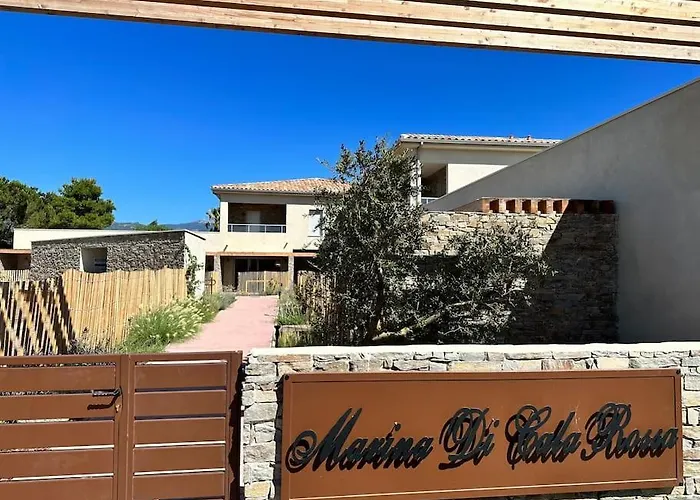 Prázdninový dům Duplex Avec Piscine, Pres De La Mer, Cala Rossa Lecci